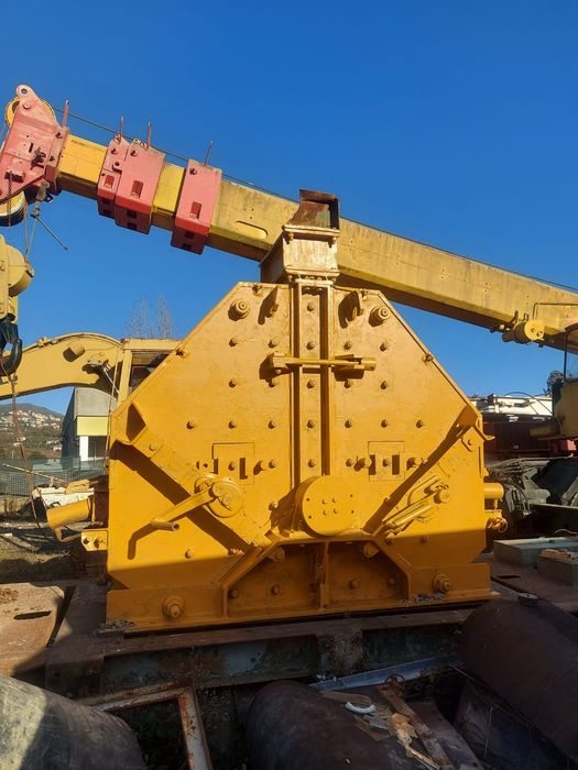 Spargator de piatra  cu ciocane Granulator  (concasor)
