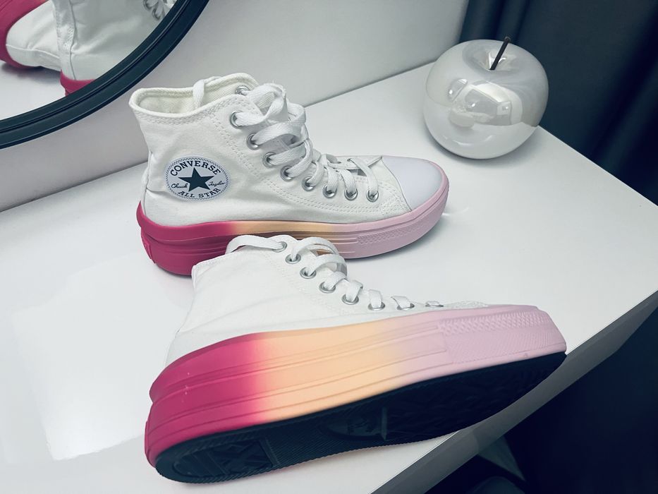 Нови Converse обувки с размер 37.5  стелка 24 см