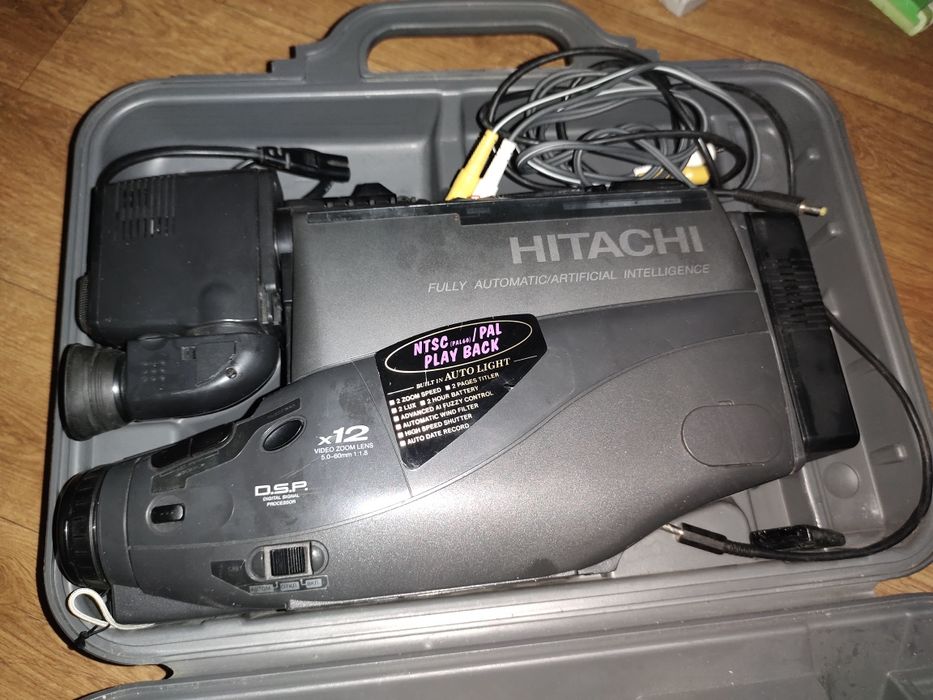 Продаётся  видео камера HITACHI.
