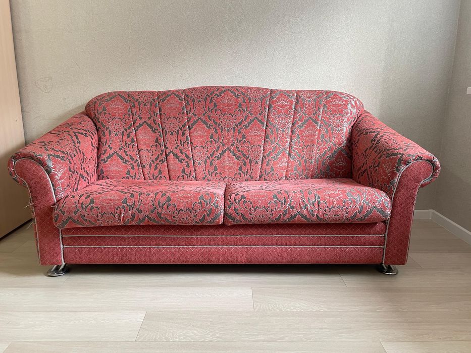Диван с 2 креслами румынский в отличном состоянии
