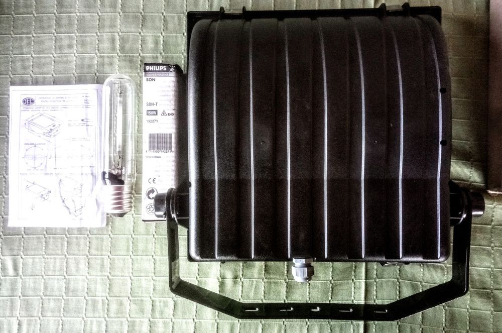 Reflector (proiector) halogen/led, 150W, cu/fără bec Philips, noi