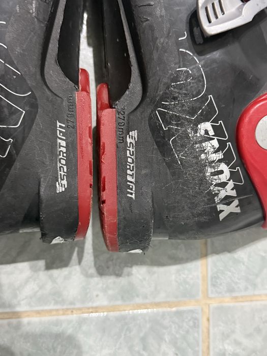 Echipament ski/schi Clapari, schiuri, bete, casca