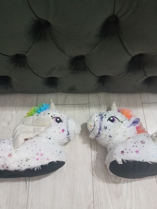 Papuci pufoși unicorn