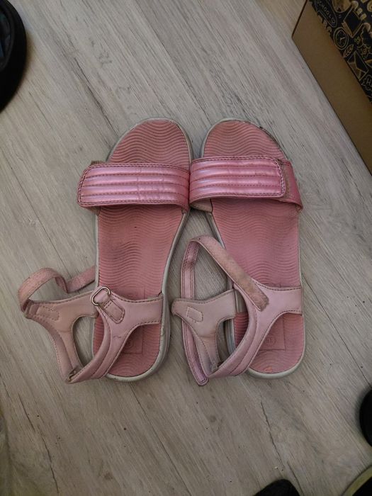 Продам обуви на девочку