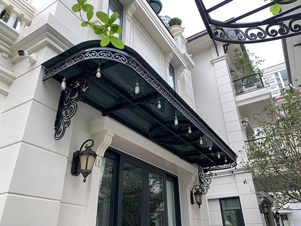 Стеклянные навесы и козерки