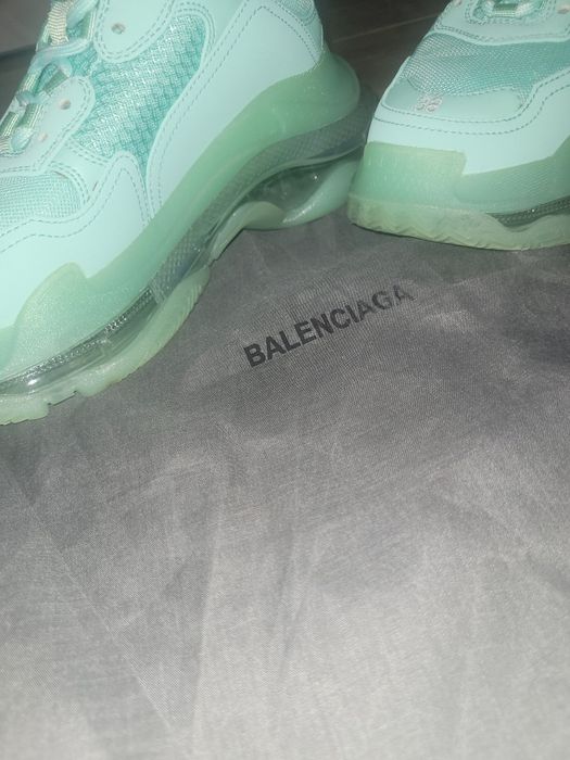 Страхотни обувки Balenciaga в цвят мента!