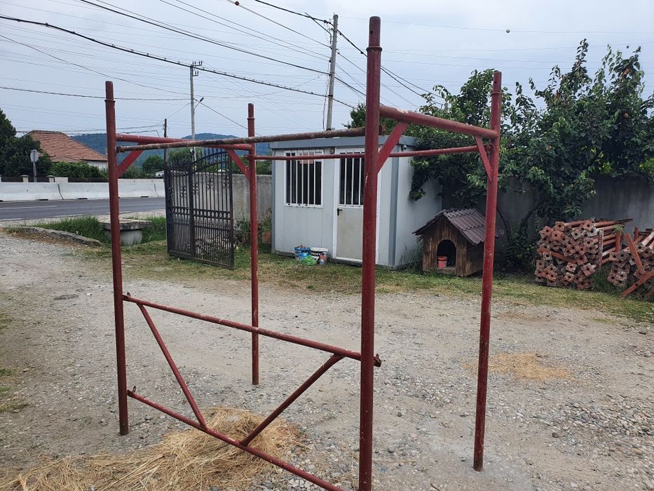 Popi și schele de vanzare și de inchiriat.