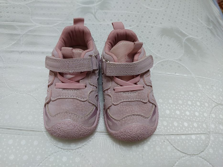 Продам детскую обувь