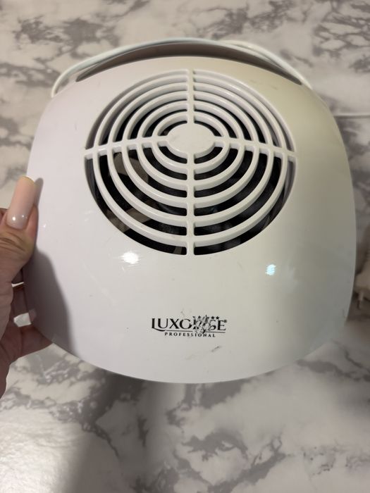 Aspirator manichiura