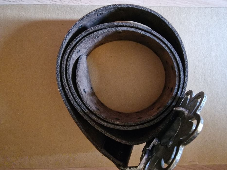 Кожен колан с цвете