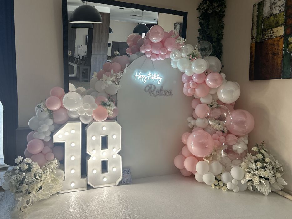 Decor botez majorat nunta baloane colt foto aranjamente masa