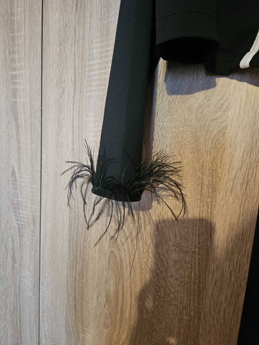 Дамски черен костюм