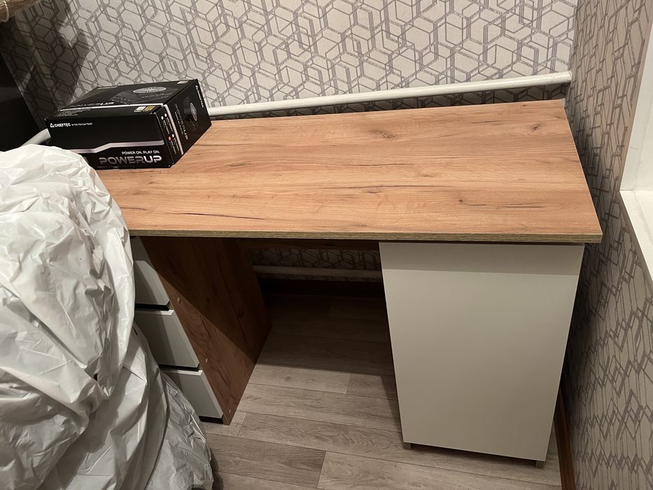 Продаю стол универсальный