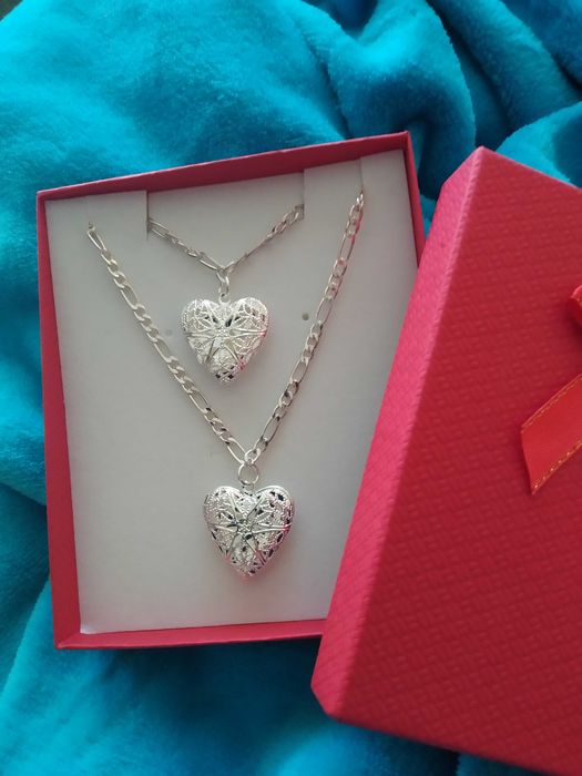 Масивен, НОВ, сребърен комплект- ланец и гривна.
В подаръчна кутия.