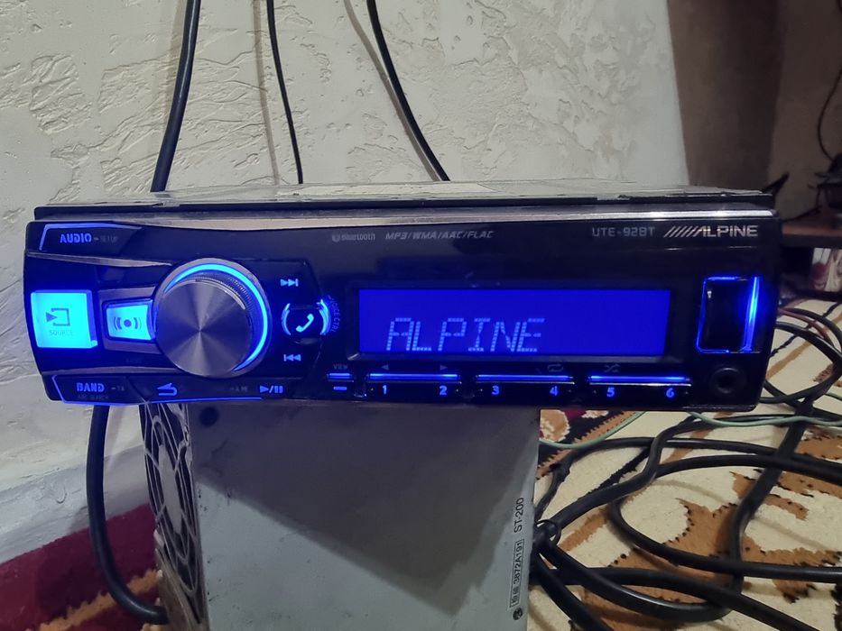 Магнитола Alpine UTE-92BT