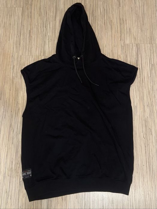 Безрукавка черная