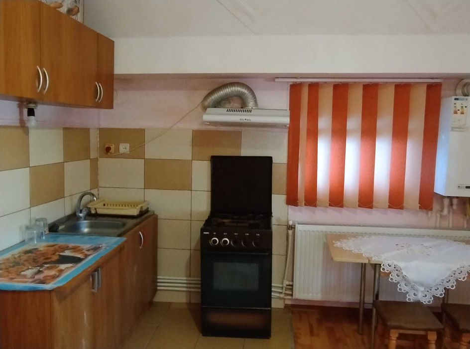 Inchiriez apartament 2 camere la casa