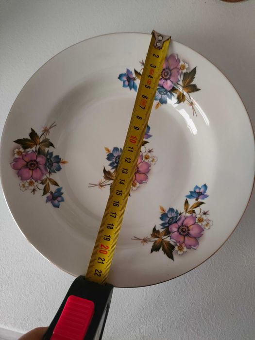 Порцеланови чинии