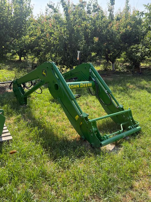 Încărcător frontal pentru tractoare john Deere