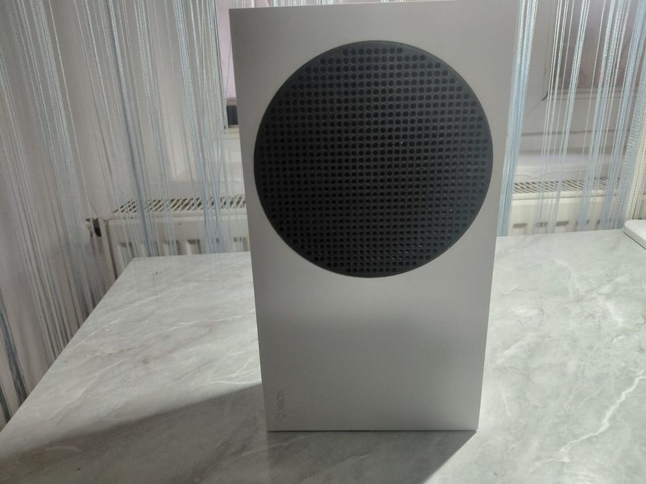 Vând Xbox Series S 521 GB, stare impecabilă
