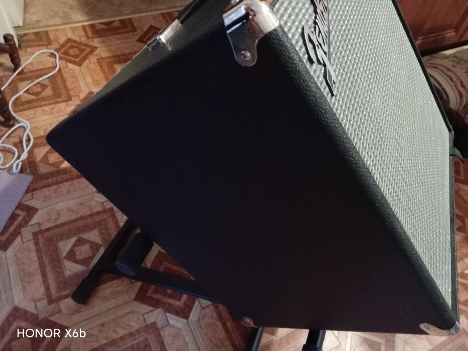 Fender Rumble 100 басовый