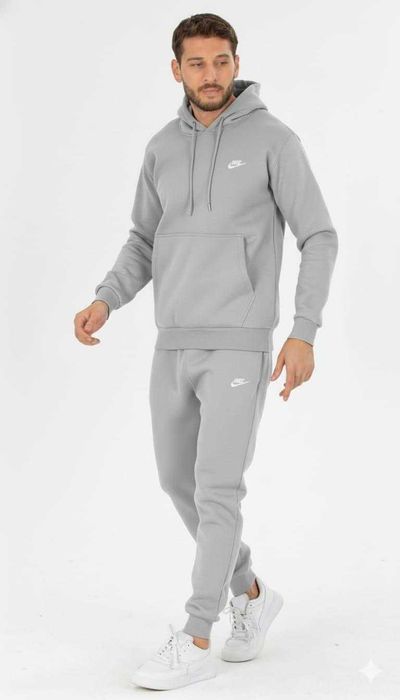 Nike Анцуг – Стил и Комфорт всеки ден!