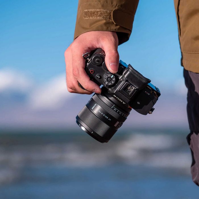 Viltrox 85mm F2 EVO  si  TTARTISANS 40MM F2