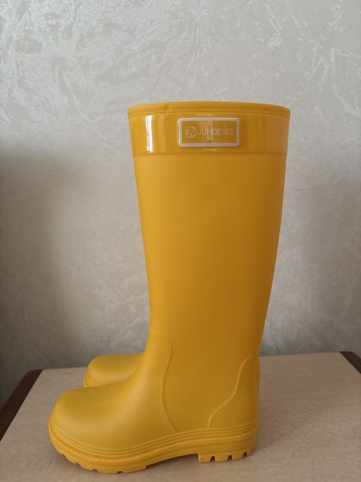 Сапоги резиновые мягкие яркого желтого цвета