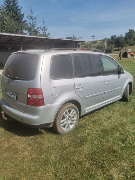 Vând volkswagen touran