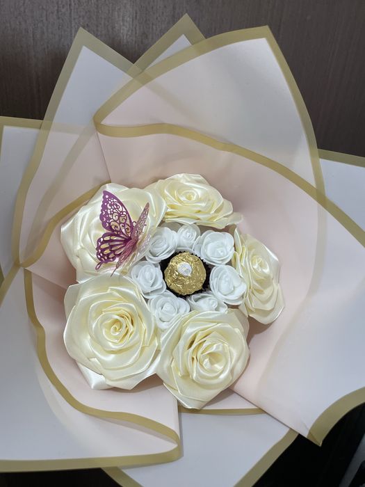 Букет от сатенени рози