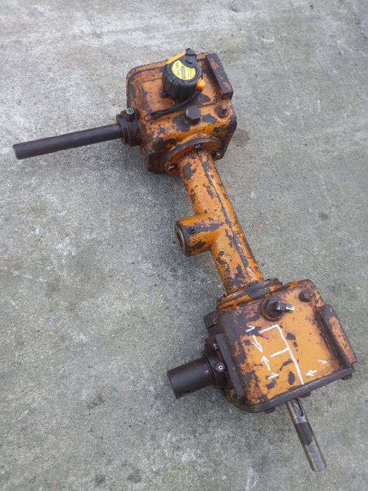 reductor raport 1 la 1  / doua reductoare cu ax comun