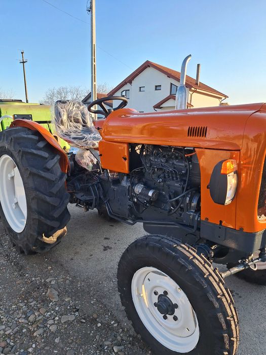 Tarctor Fiat 445 perfect pentru vie si livada