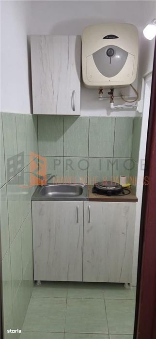 Garsoniera decomandata zona Brosteni