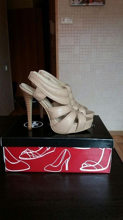 Продам босоножки