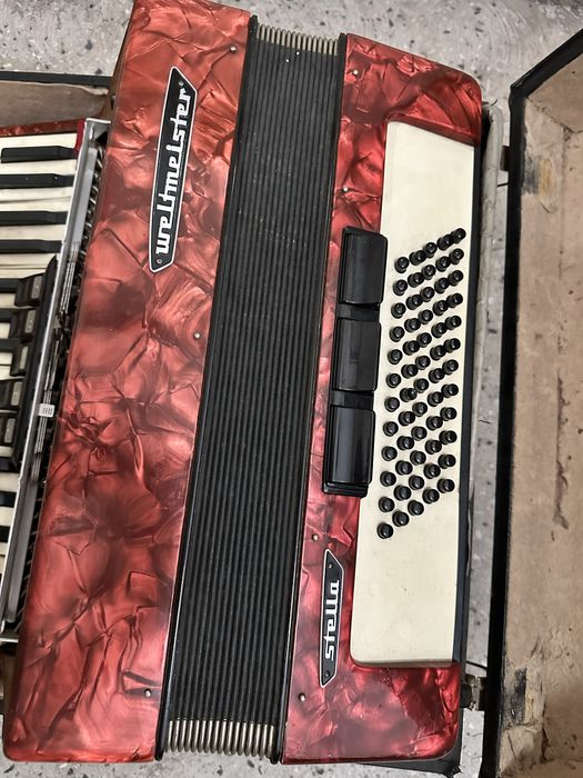 Акордеон с куфар - свири отлично, без капак