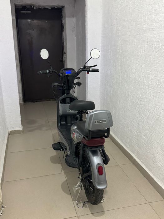 Продам электро скутер ск8