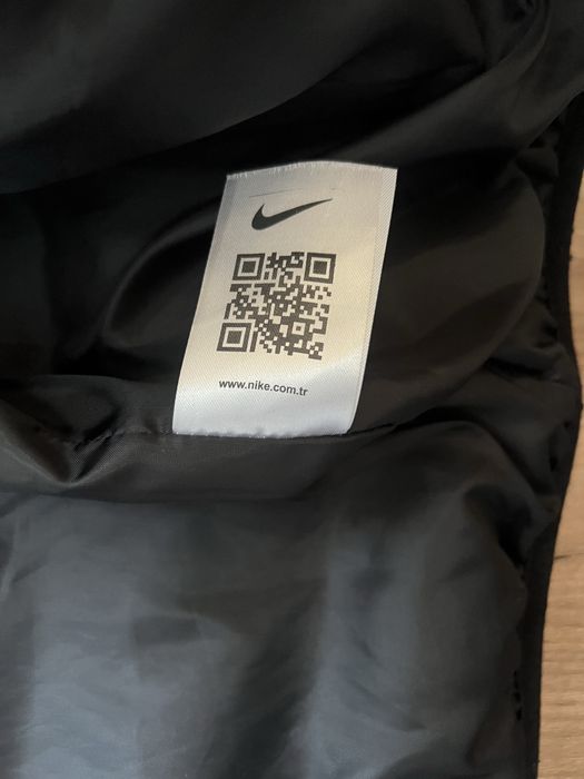 Vand vestă Nike 100% originala