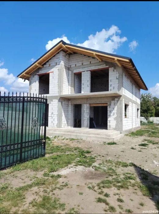 Execut lucrări de construcții