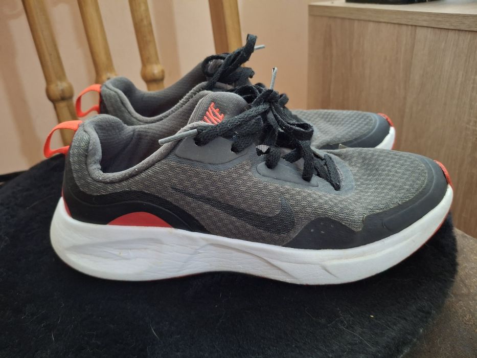 Маратонки Nike 38