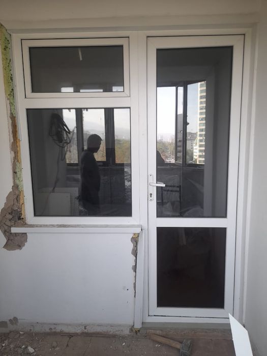 Пластиковая дверь