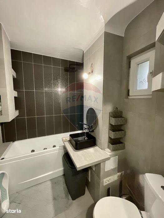 Apartament 3 camere, 80,6 mp, etaj 10 - complet renovat 2023