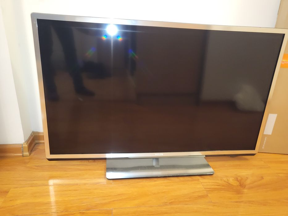 Телевизор Philips, б/у, диагональ 120см