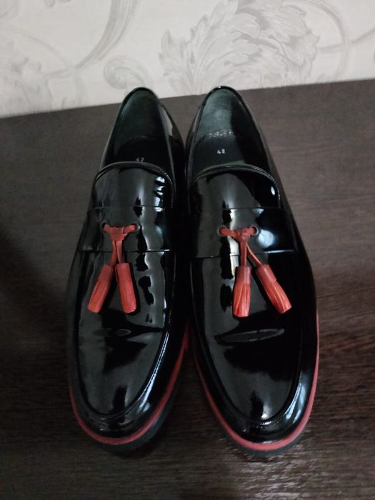 Продаю классический обувь