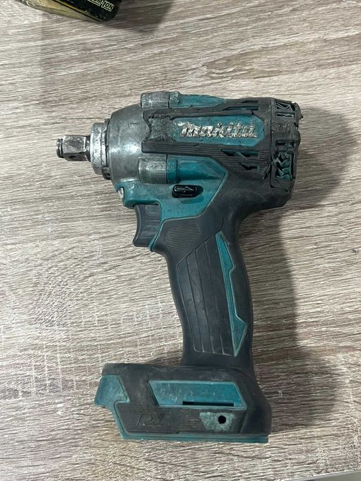 Акумулаторен ударен гайковерт Makita DTW300