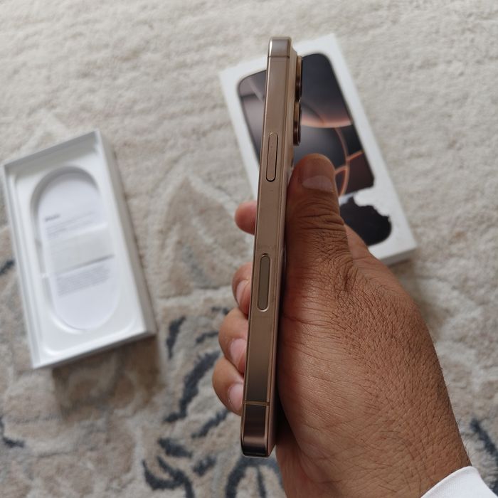 iPhone 16 pro. 128gb (eSIM)