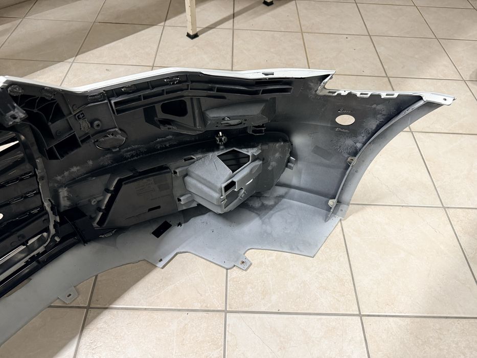Bara fata  far xenon spoiler grila radiator a6 c7 facelift Audi