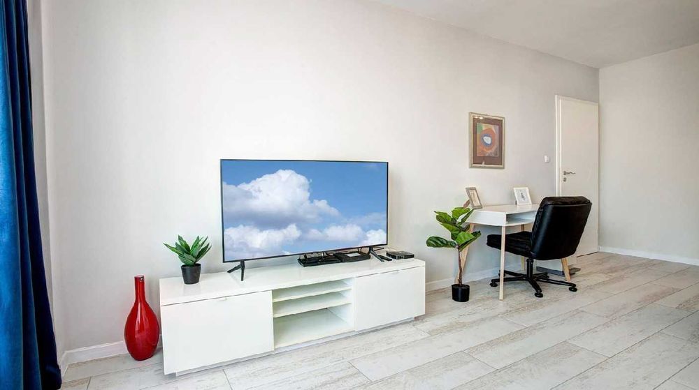 Дава се под наем Двустаен апартамент в София, Център - 82 кв.м за 876.69 € - Снимка #1