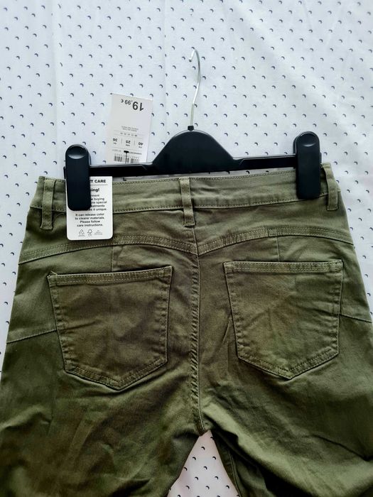 Blugi elastici push-up noi cu etichetă,  marime XS