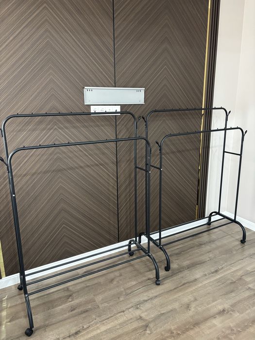 Вешалки на колесиках