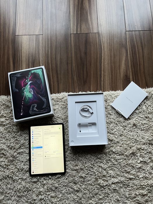 Apple iPad Pro 11" 256 GB  Wi-Fi Cellular
